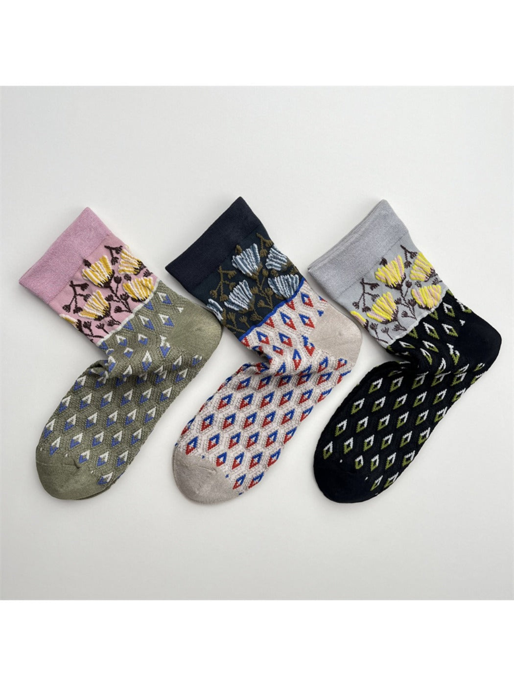 Rufia - Boho Diamond Pattern Mid-Crew Socks