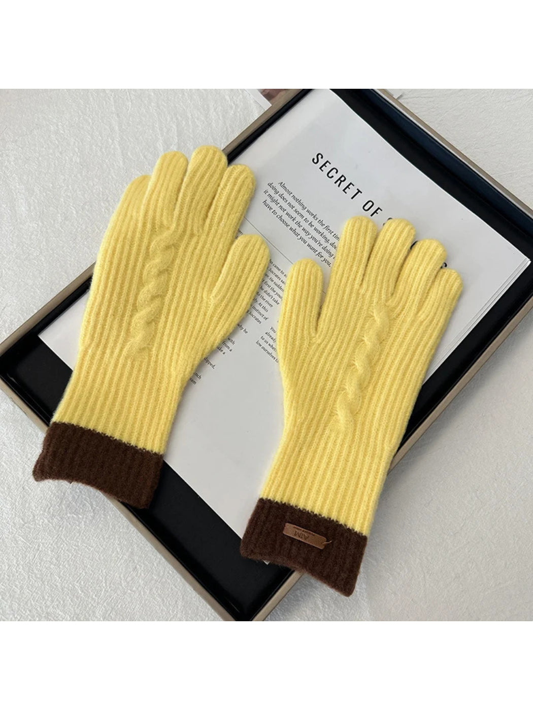 Gloving - Cable Knit Colour Cuff Winter Gloves