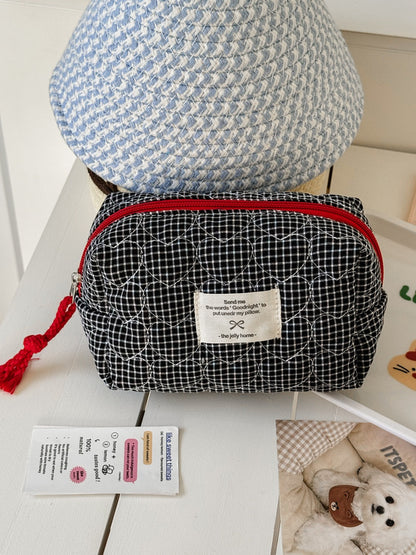 Close-up of quilted check pattern and stitching on Cosbai toiletry bag