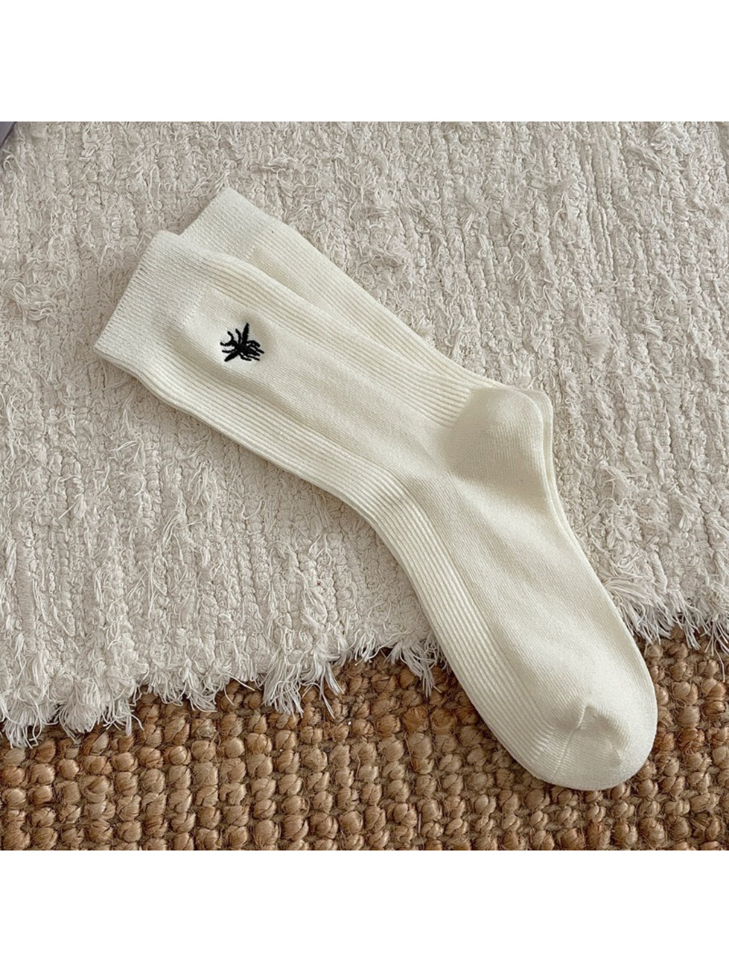 Rufia - Classic Bee Detail Crew Socks product image 4