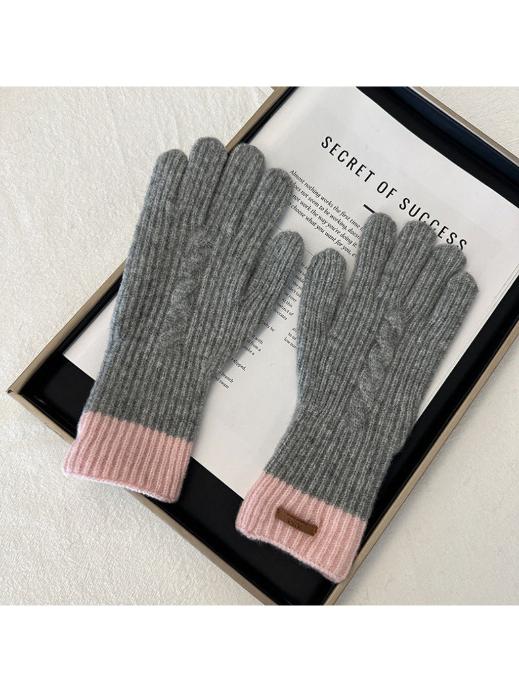 Gloving - Cable Knit Colour Cuff Winter Gloves