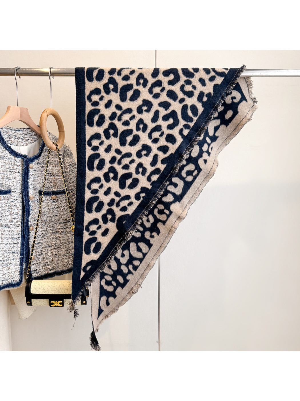 Scarvii - Leopard Pattern Triangle Shawl