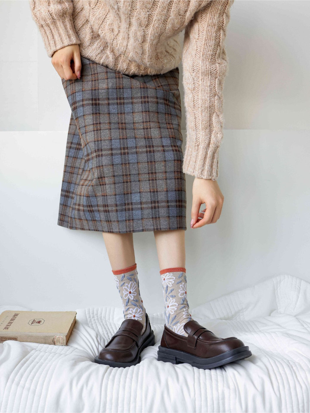 Rufia - Embroidered Floral Motif Crew Socks