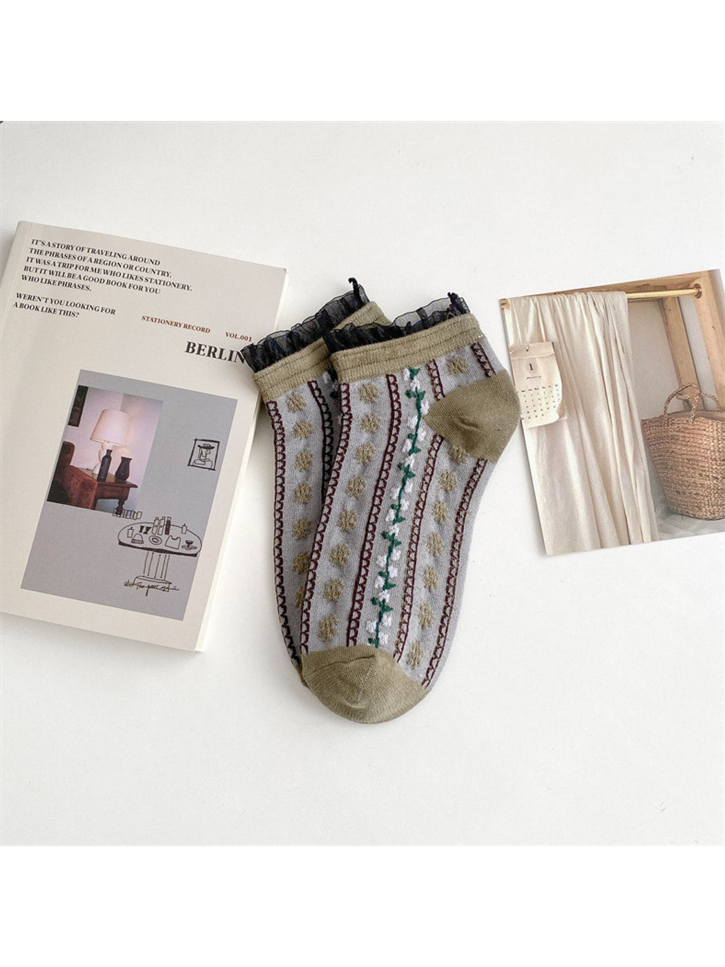 Rufia - Cute Floral Lace Trim Ankle Socks