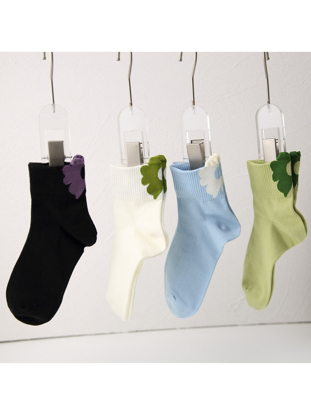 Rufia - Minimal Flower Motif Ankle Socks