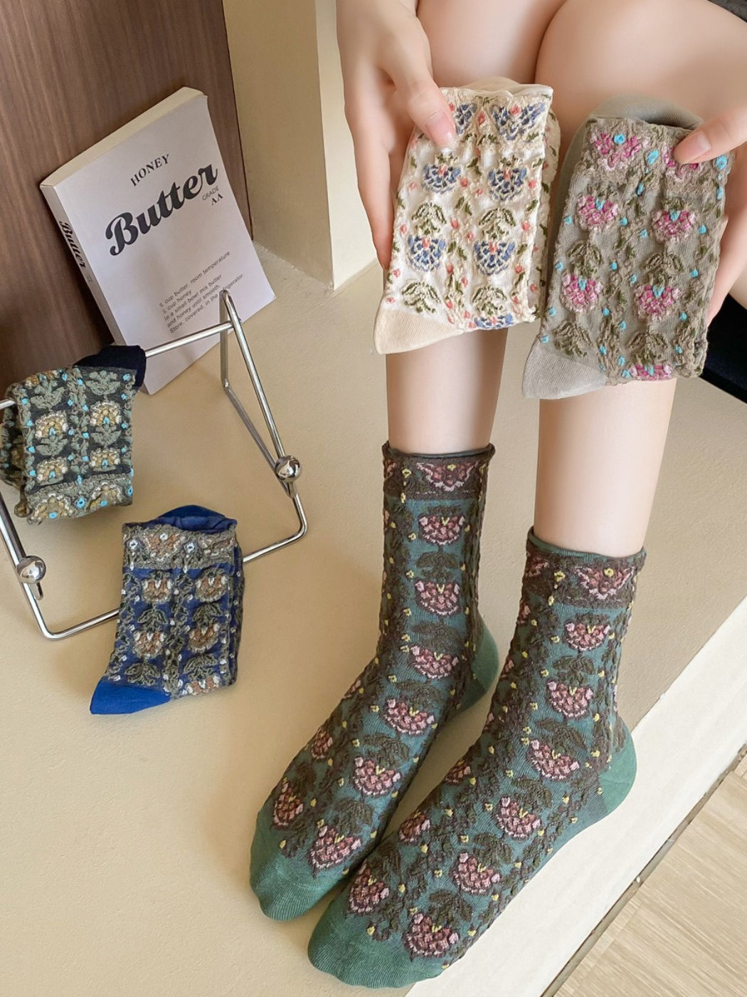 Rufia - Raised Floral Texture Crew Socks