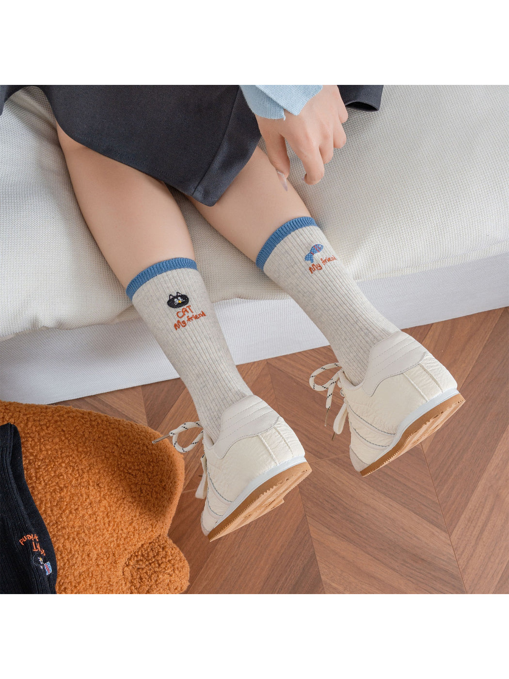 Rufia – Color-Block Cat & Fish Embroidery Socks