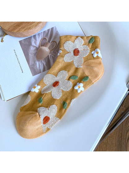 Rufia - Playful Flower Motif Casual Ankle Socks