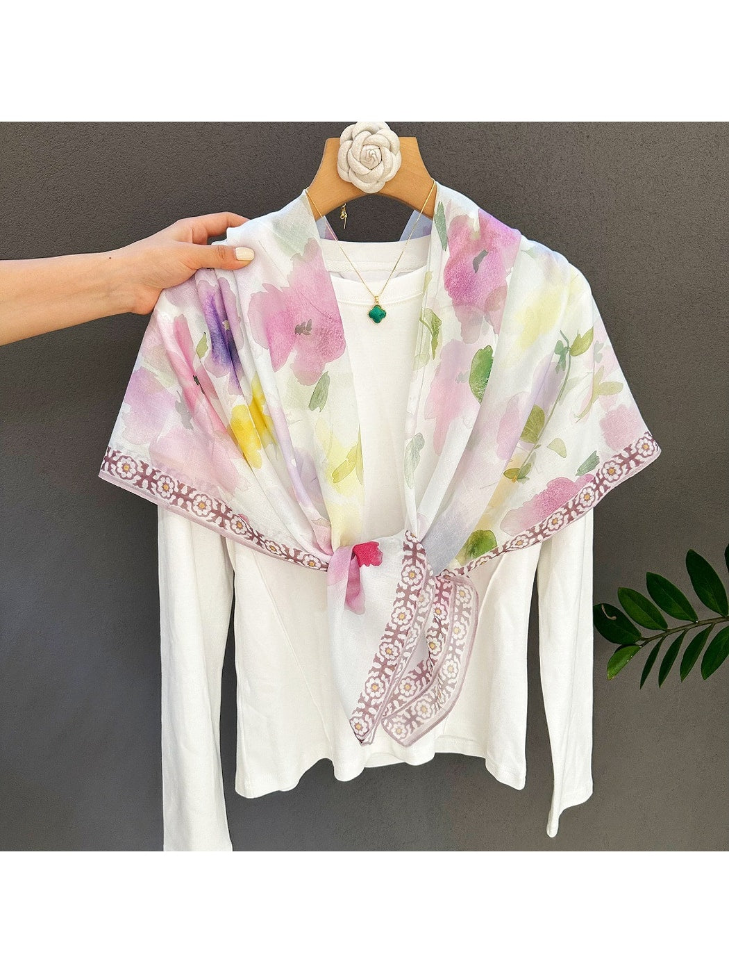 Scarvii - Soft Pink Floral Print Fashion Square Scarf
