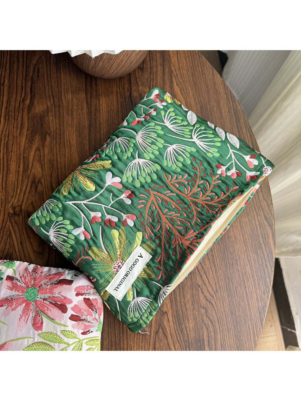 Cosbai – Retro Floral Embossed Canvas Makeup Bag