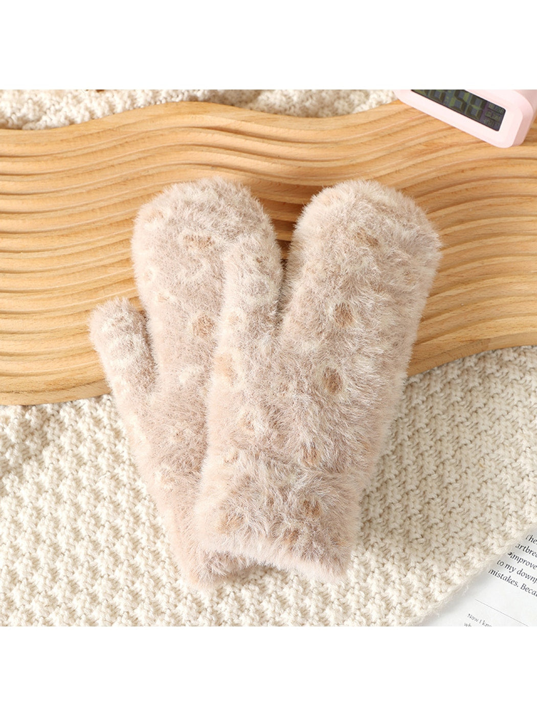 Gloving - Women's Fuzzy Leopard Print Mittens