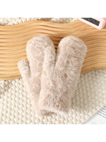 Gloving - Women's Fuzzy Leopard Print Mittens