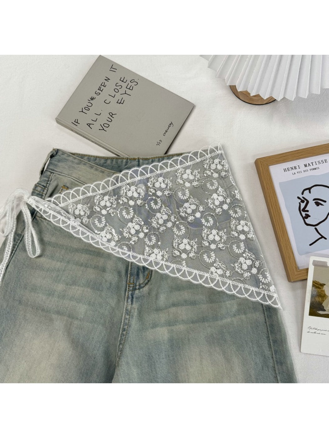 Scarvii - White Floral Lace Triangle Scarf
