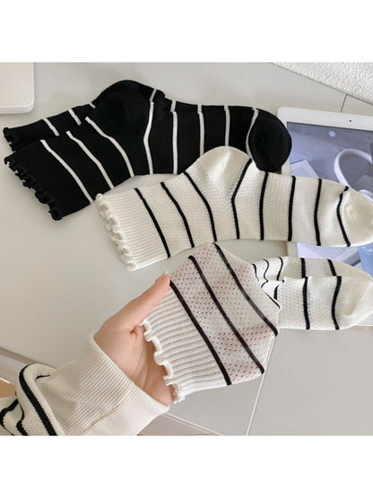 Rufia - Minimal Bow and Stripe Ankle Socks product image 1
