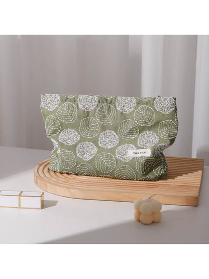 Cosbai - Leaf Print Handheld Organizer Bag