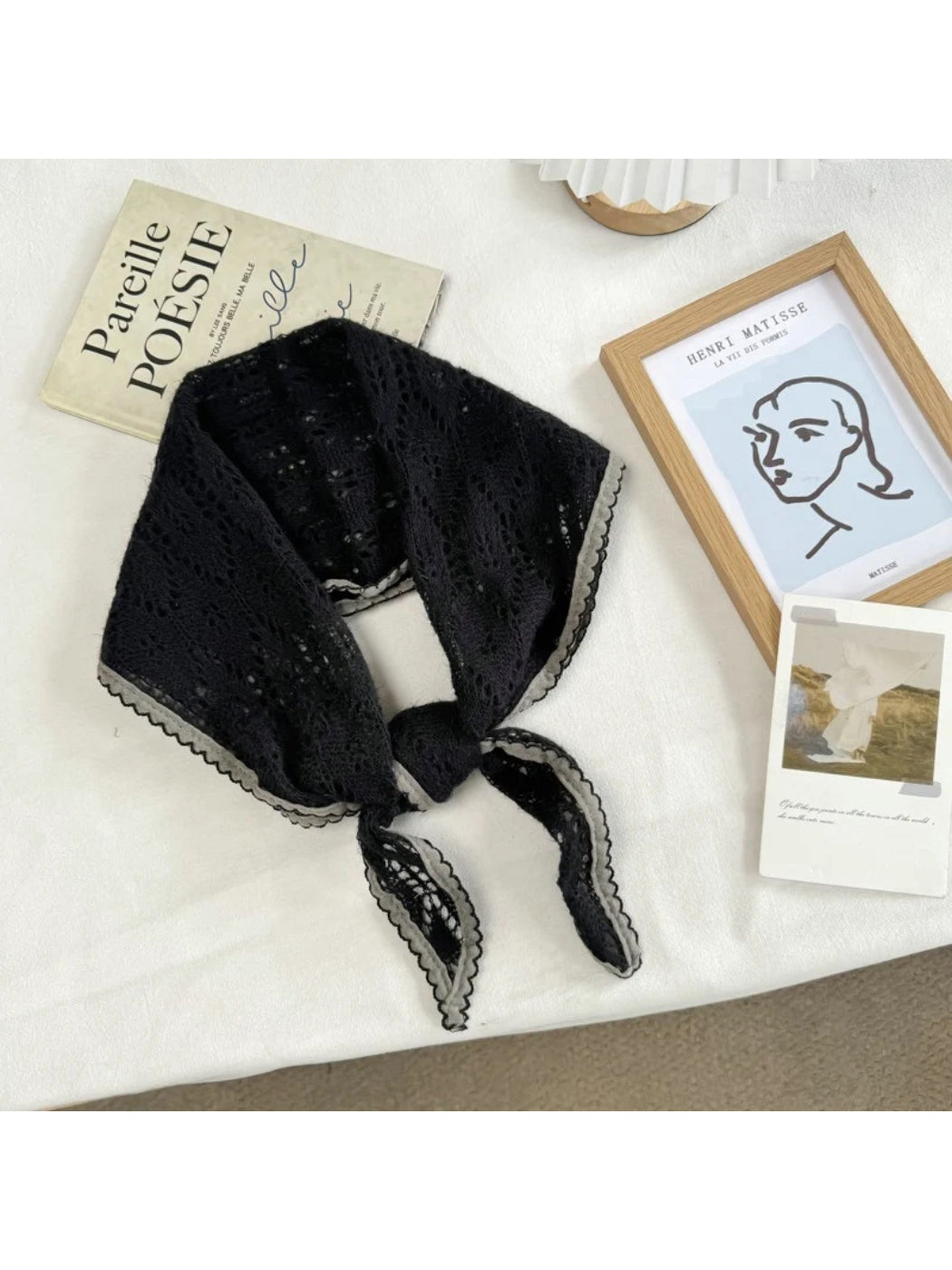 Scarvii - Leaf-Like Openwork Scallop Trim Scarf