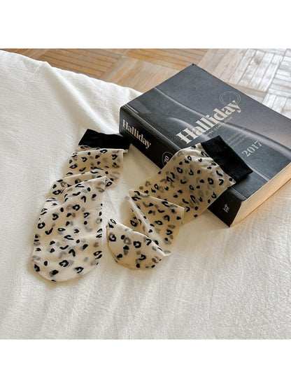 Rufia - Textured Heart Pattern Crew Socks