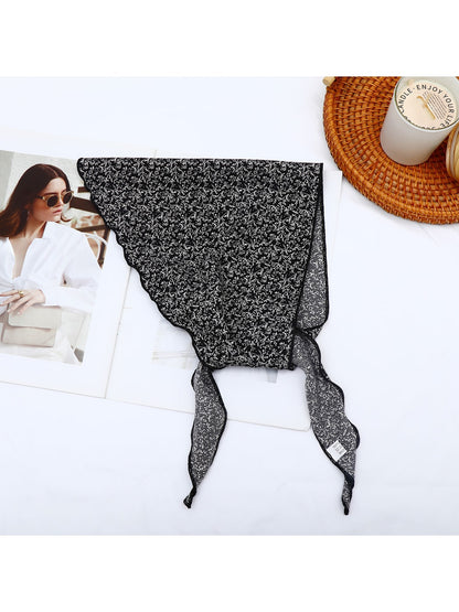 Scarvii - Print Scalloped Edge Triangle Bandana