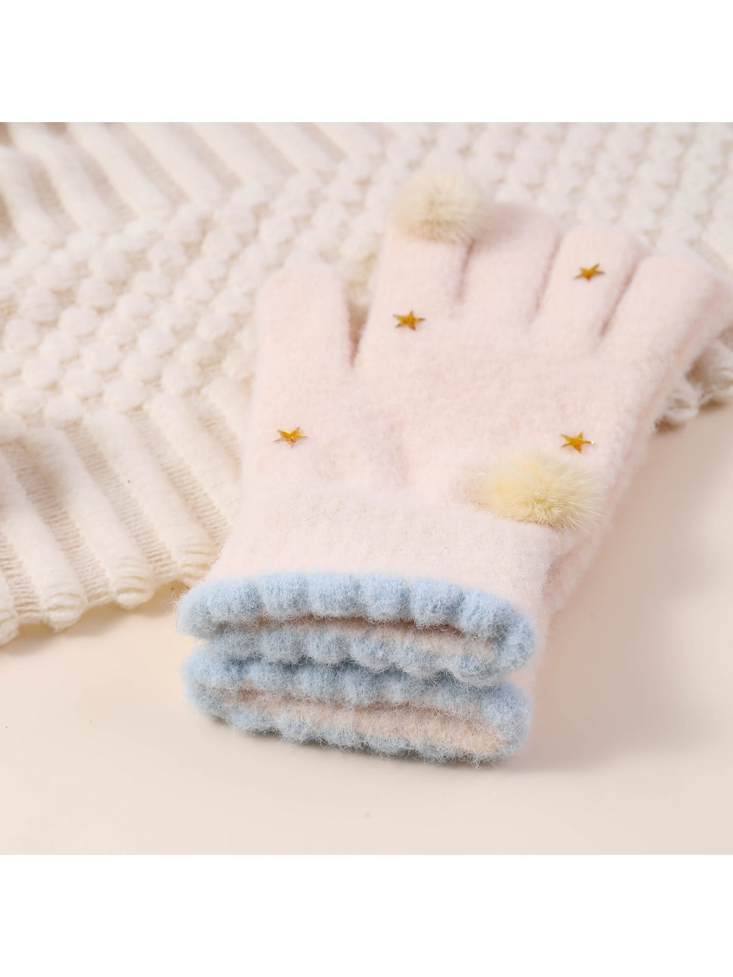 Gloving – Plush Star Accent Winter Gloves