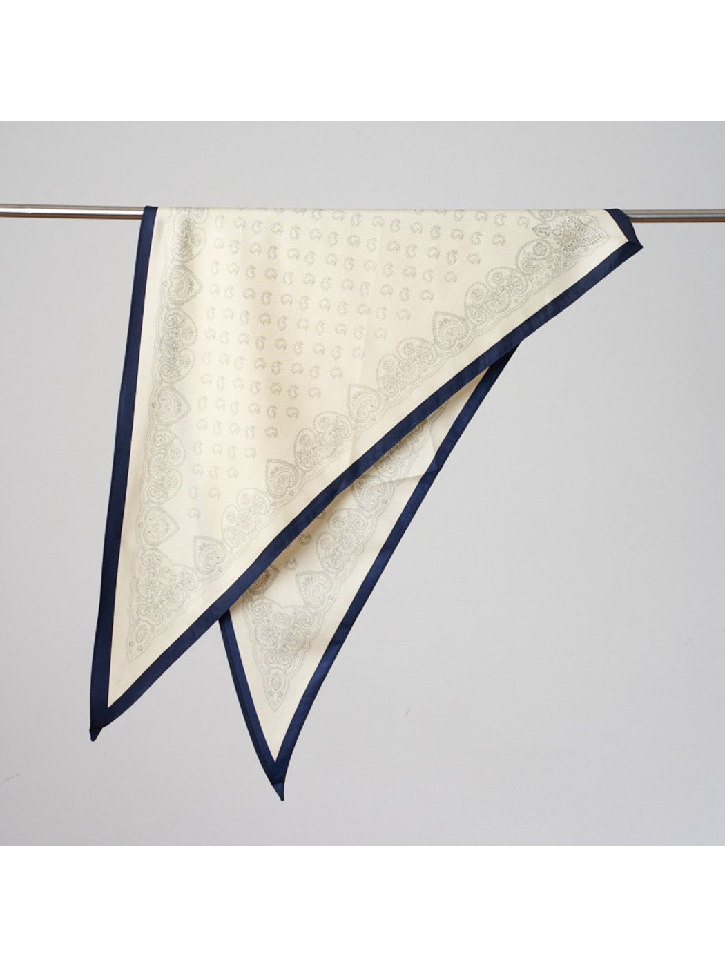 Scarvii - Paisley Print Contrast Trim Triangle Bandana