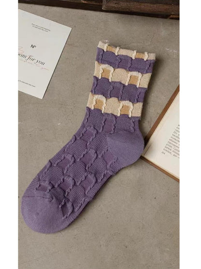 Rufia - Lavender Floral Relief Texture Crew Socks