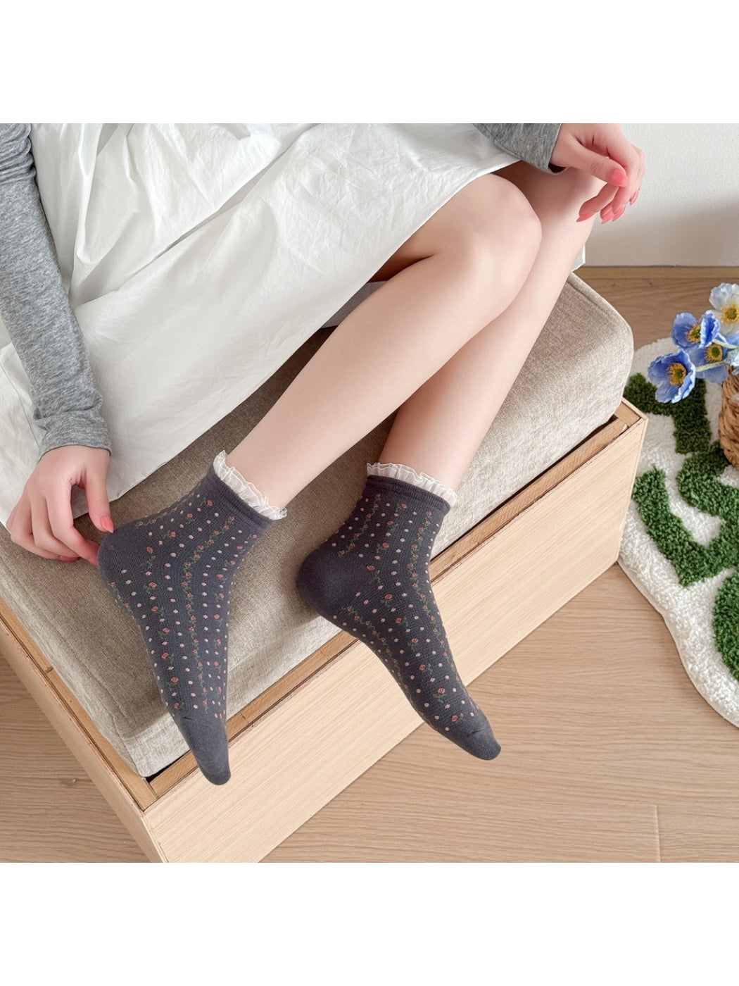 Rufia - Floral Knit Ruffle Cuff Crew Socks product image 3