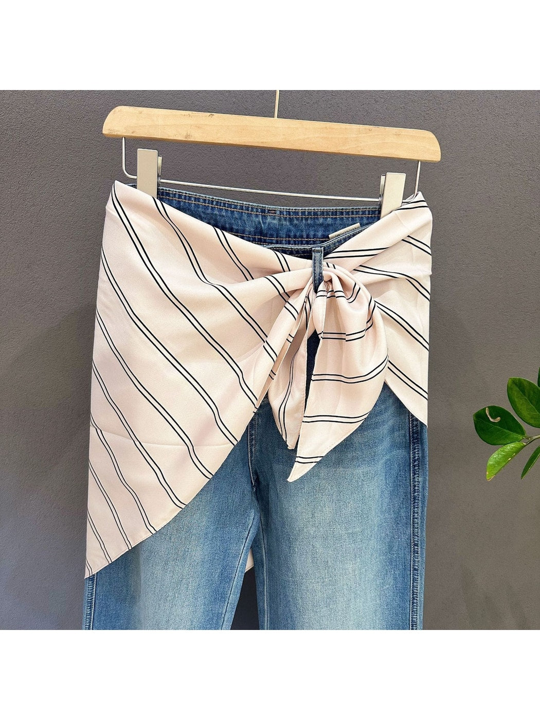 Scarvii - Simple Diagonal Stripe Triangle Bandana