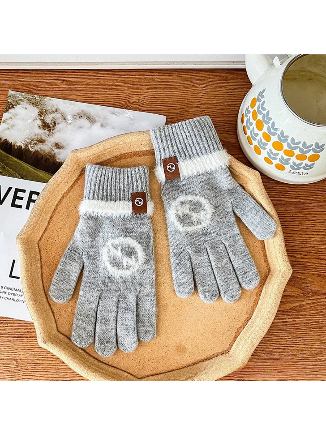 Gloving - Fuzzy Circle Knit Gloves