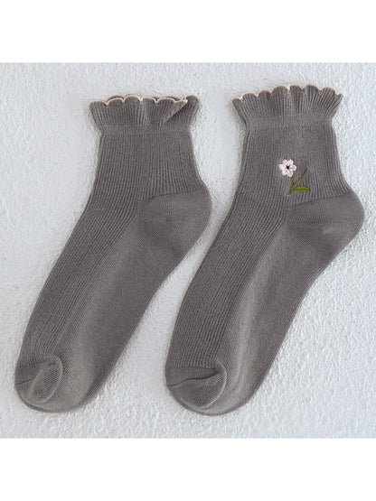 Rufia - Scalloped Floral Embroidered Ankle Socks