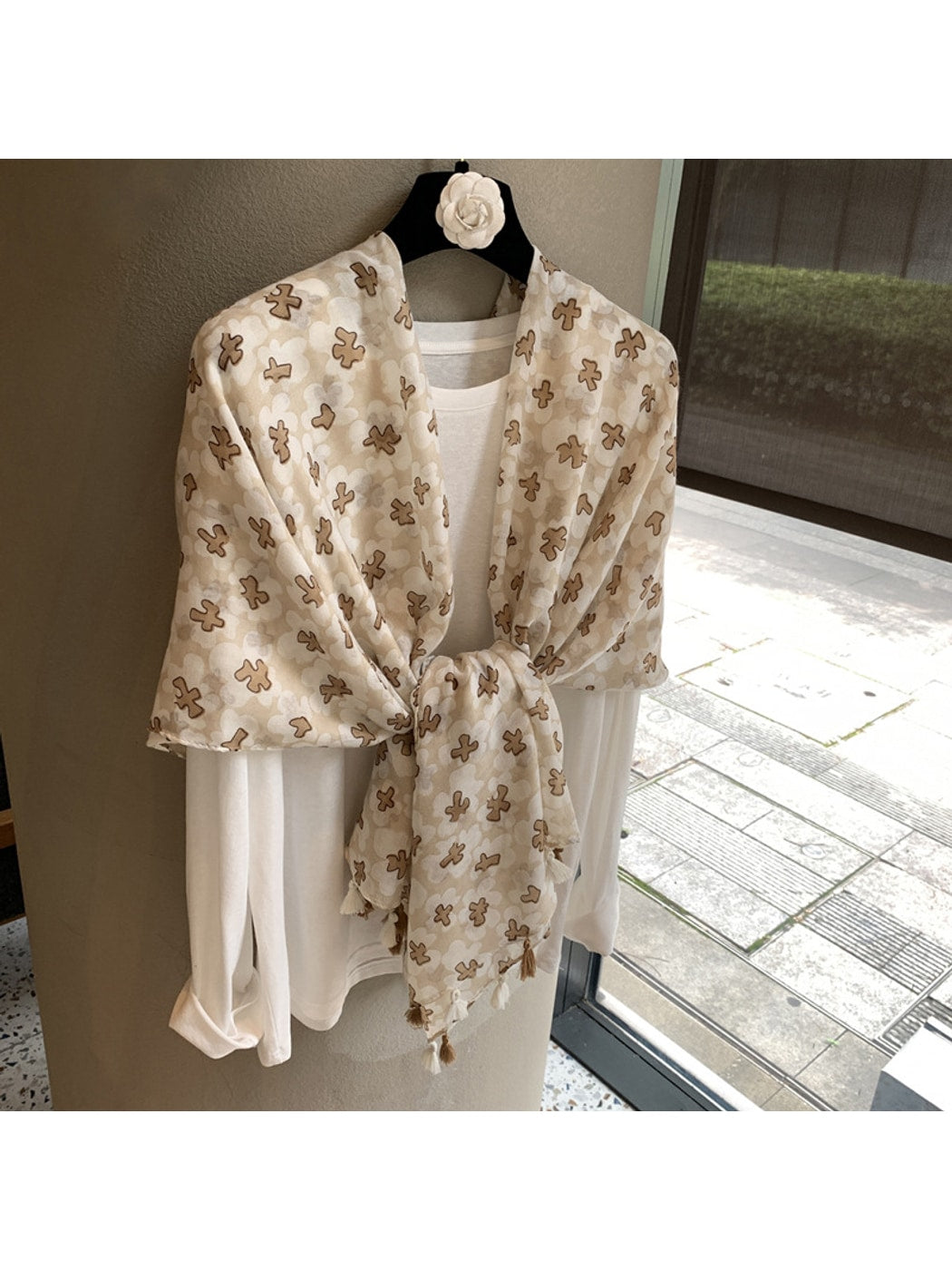 Scarvii - Floral Plain Weave Tassel Edge Shawl