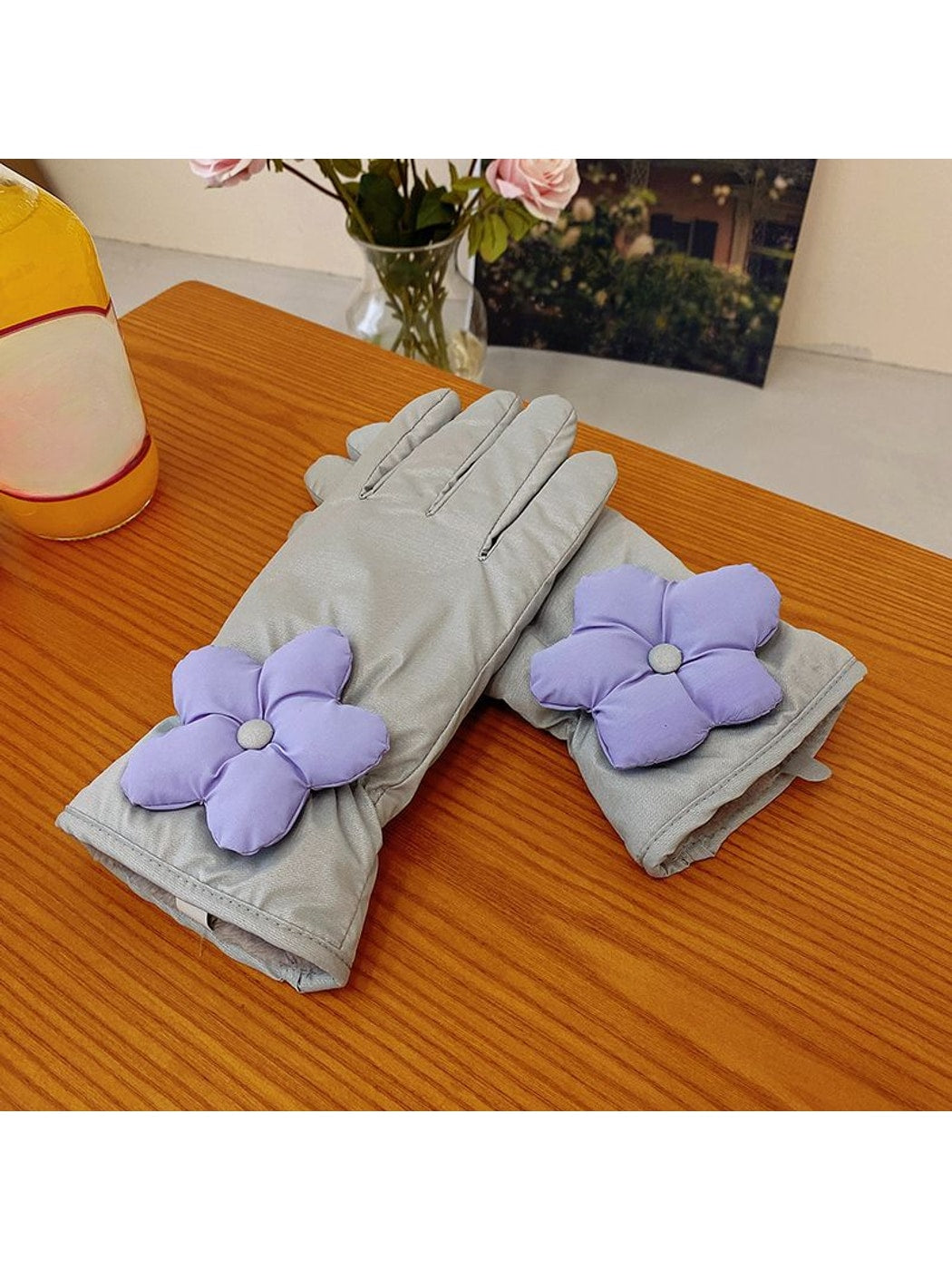 Gloving - Floral Accent Padded Winter Gloves