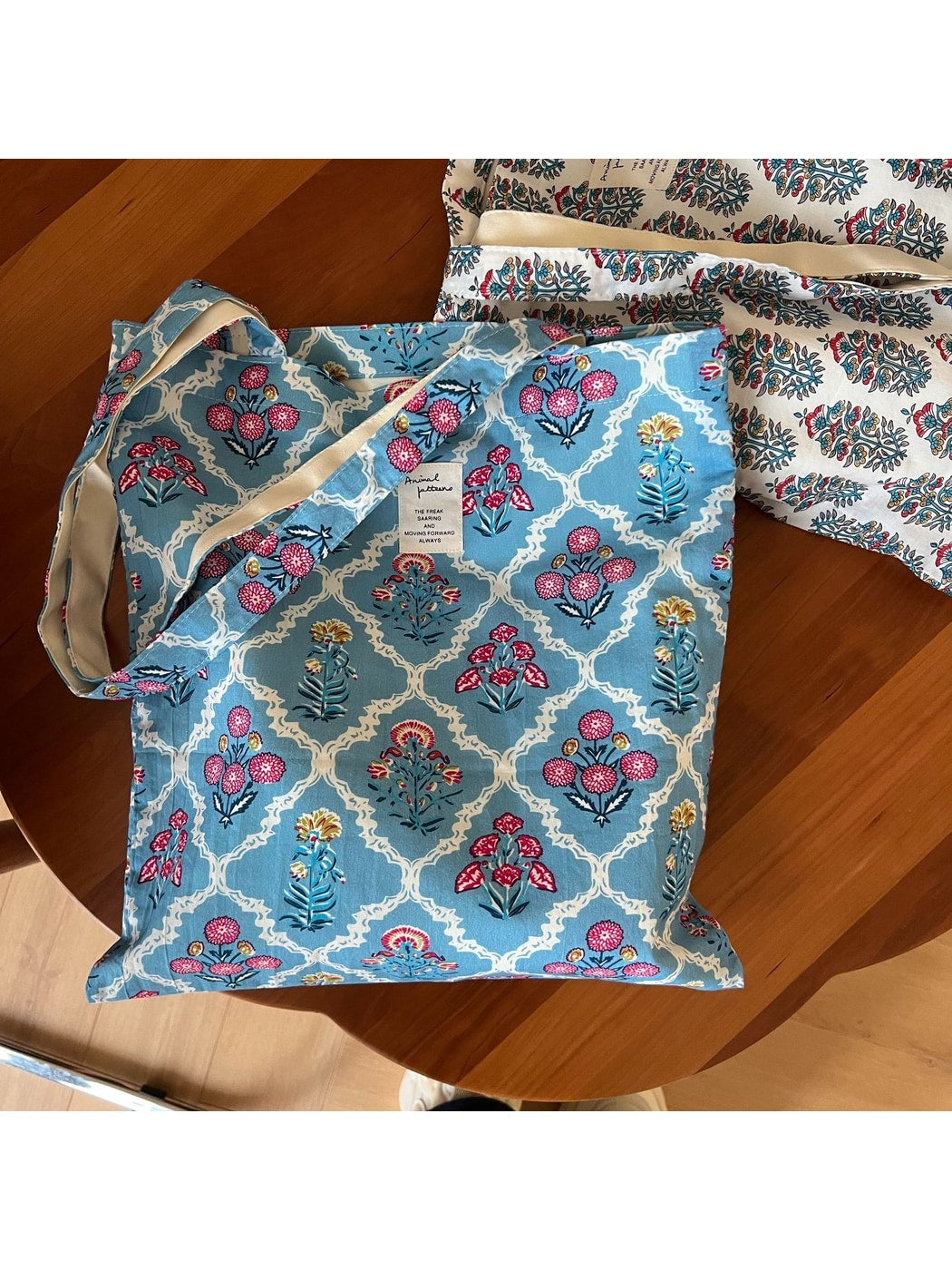 Cosbai - Retro Floral Print Open Top Tote Bag
