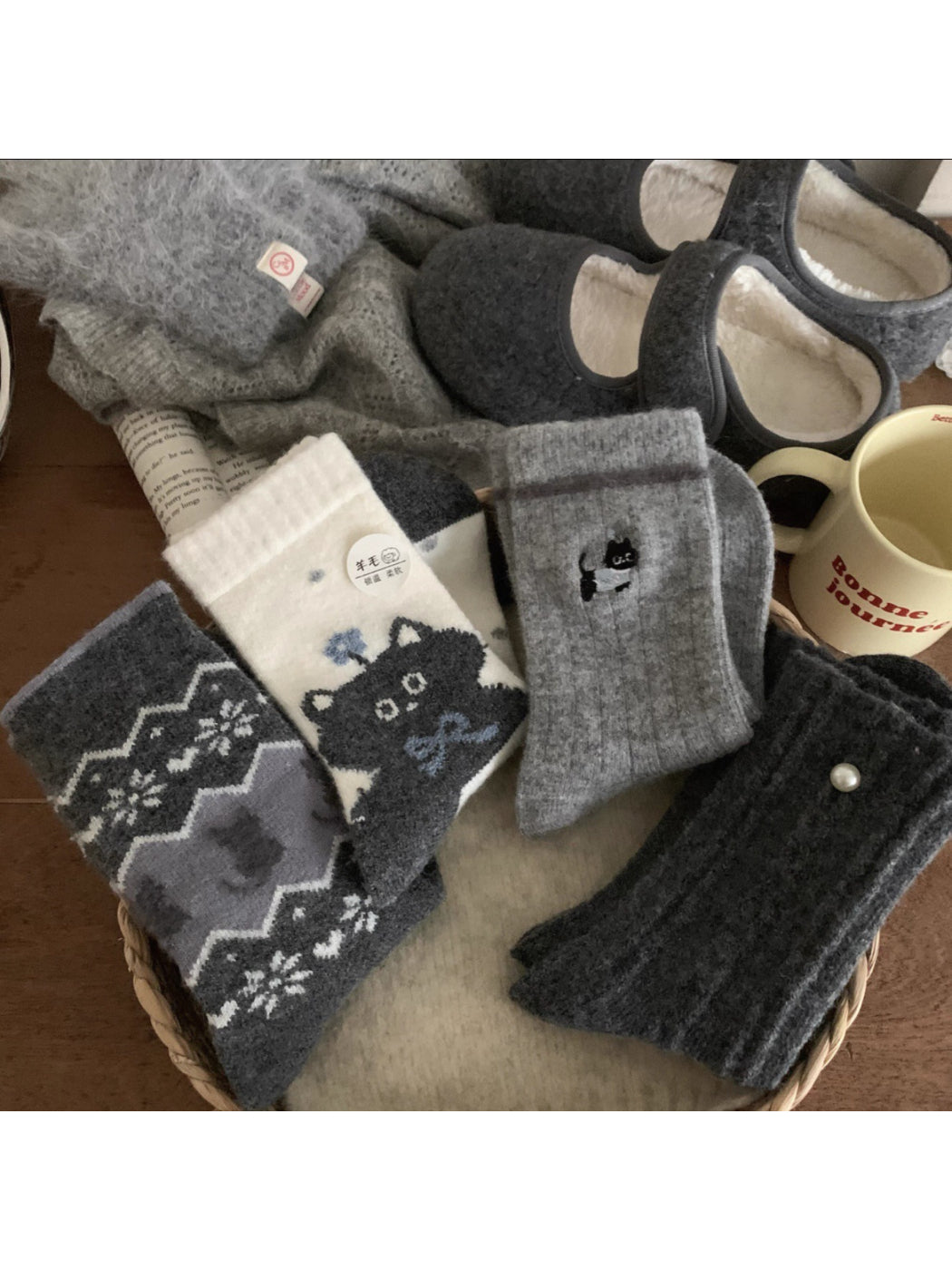 Rufia - Winter Kitty Pattern Crew Socks