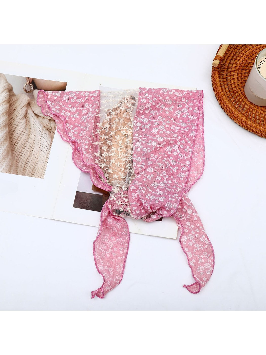 Scarvii - Vintage Lace Floral Print Triangle Bandana