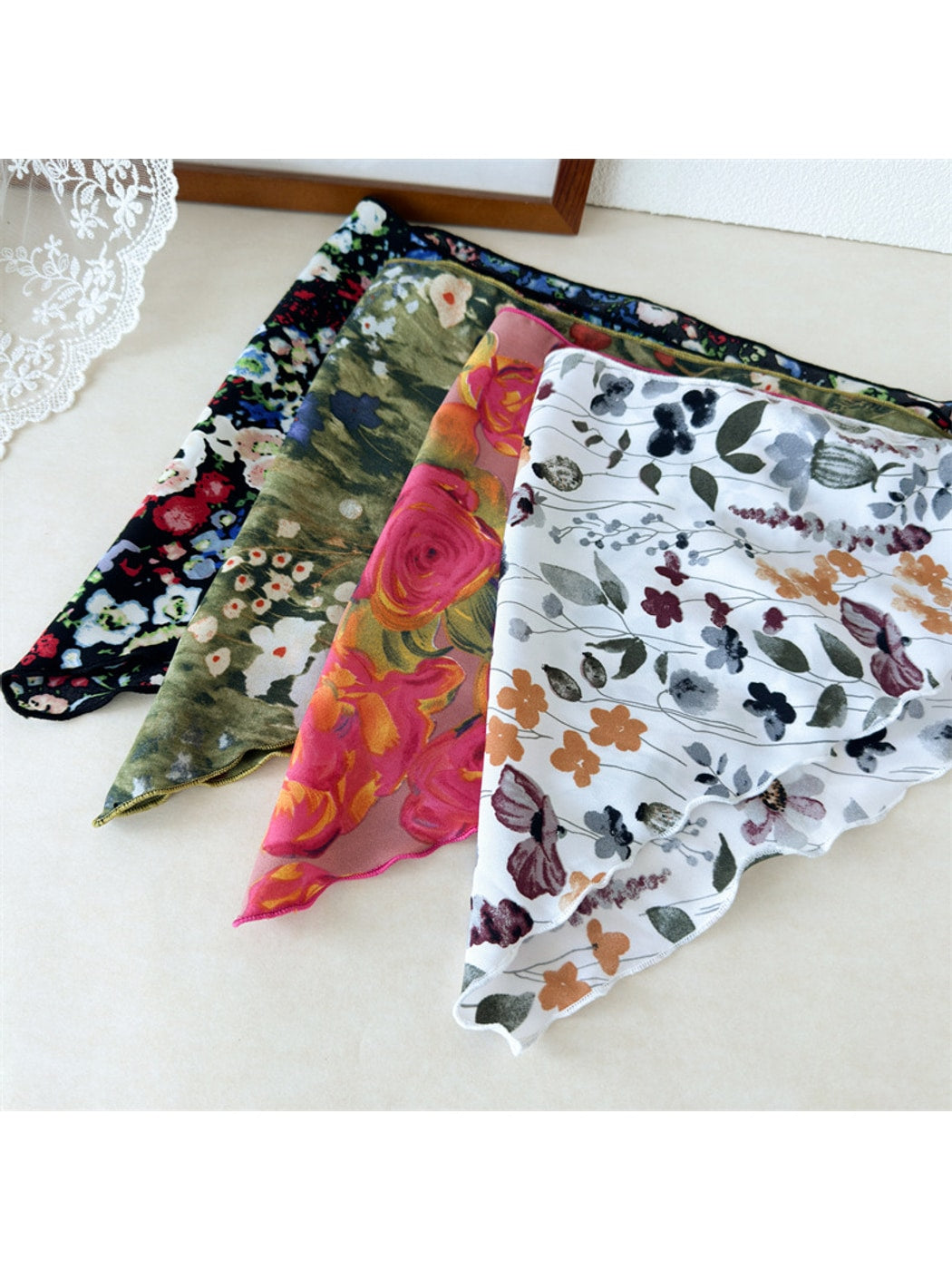 Scarvii - Retro Floral Triangle Head Wrap Bandana