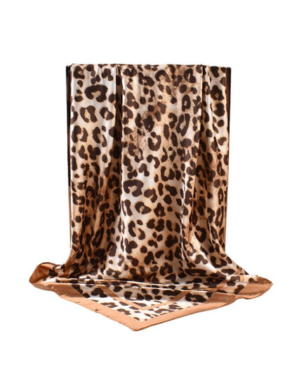 Scarvii - Square Scarf with Leopard Print