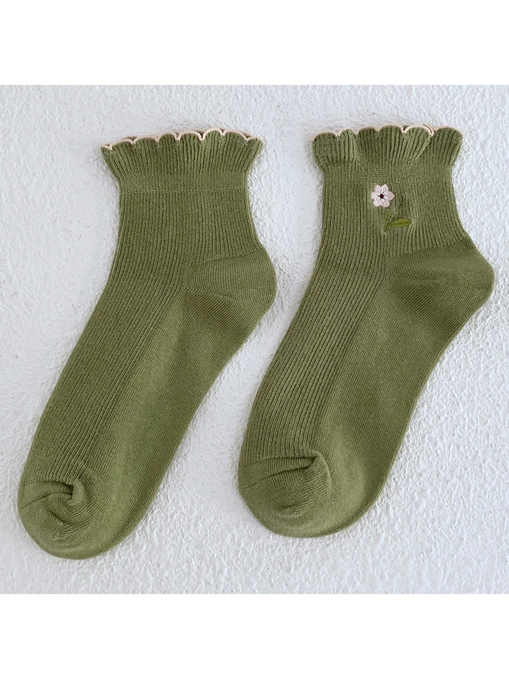 Rufia - Scalloped Floral Embroidered Ankle Socks