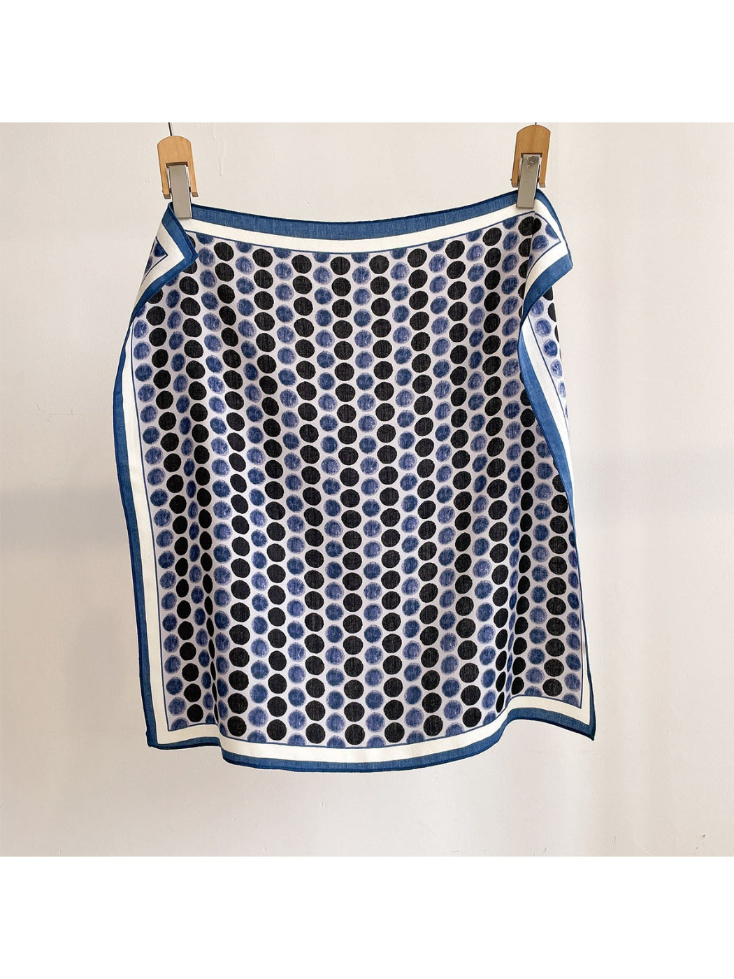 Scarvii - Retro Dot Print Square Neck Scarf Wrap