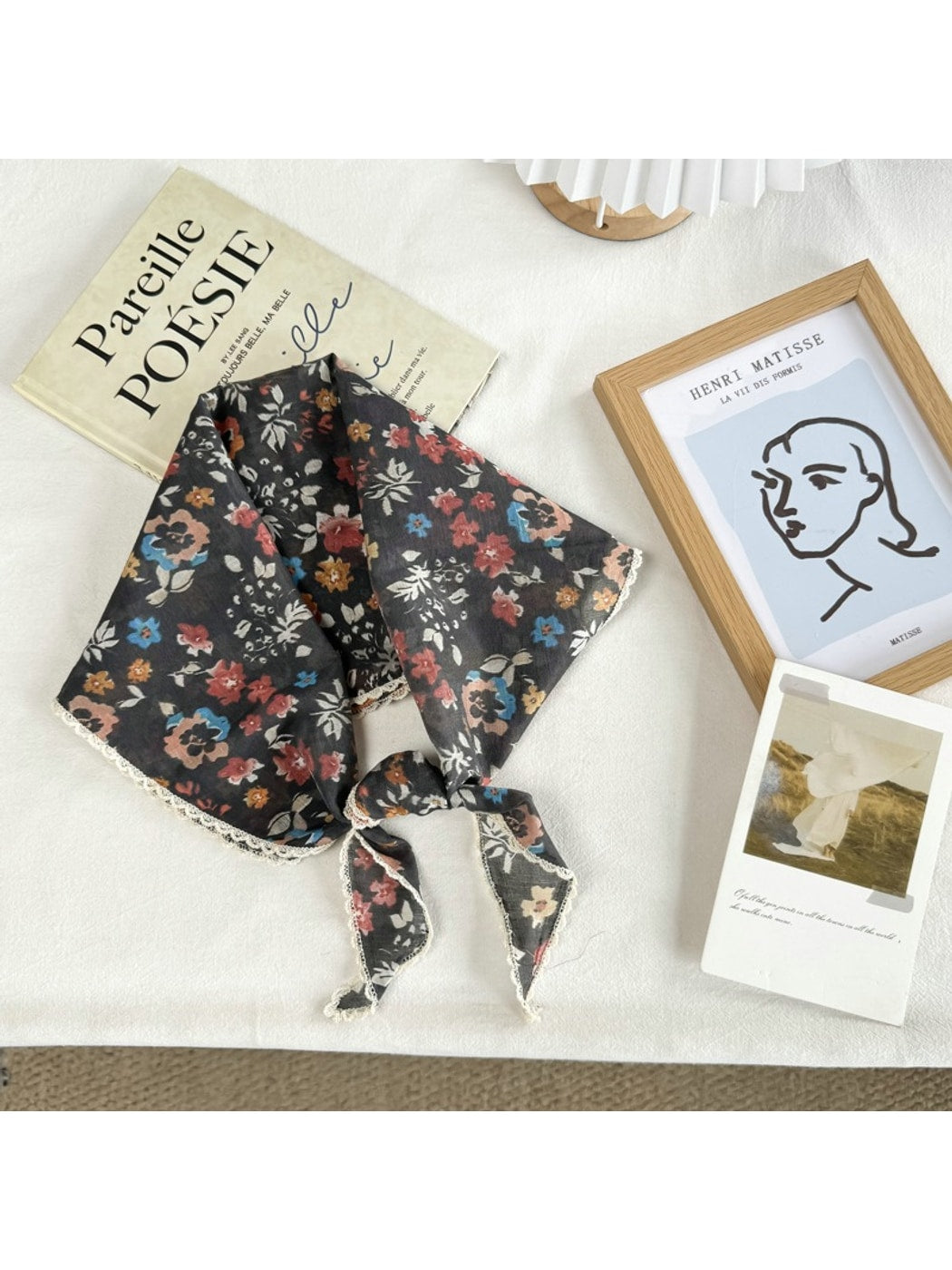 Scarvii - Lace Trim Floral Diamond Shaped Scarf