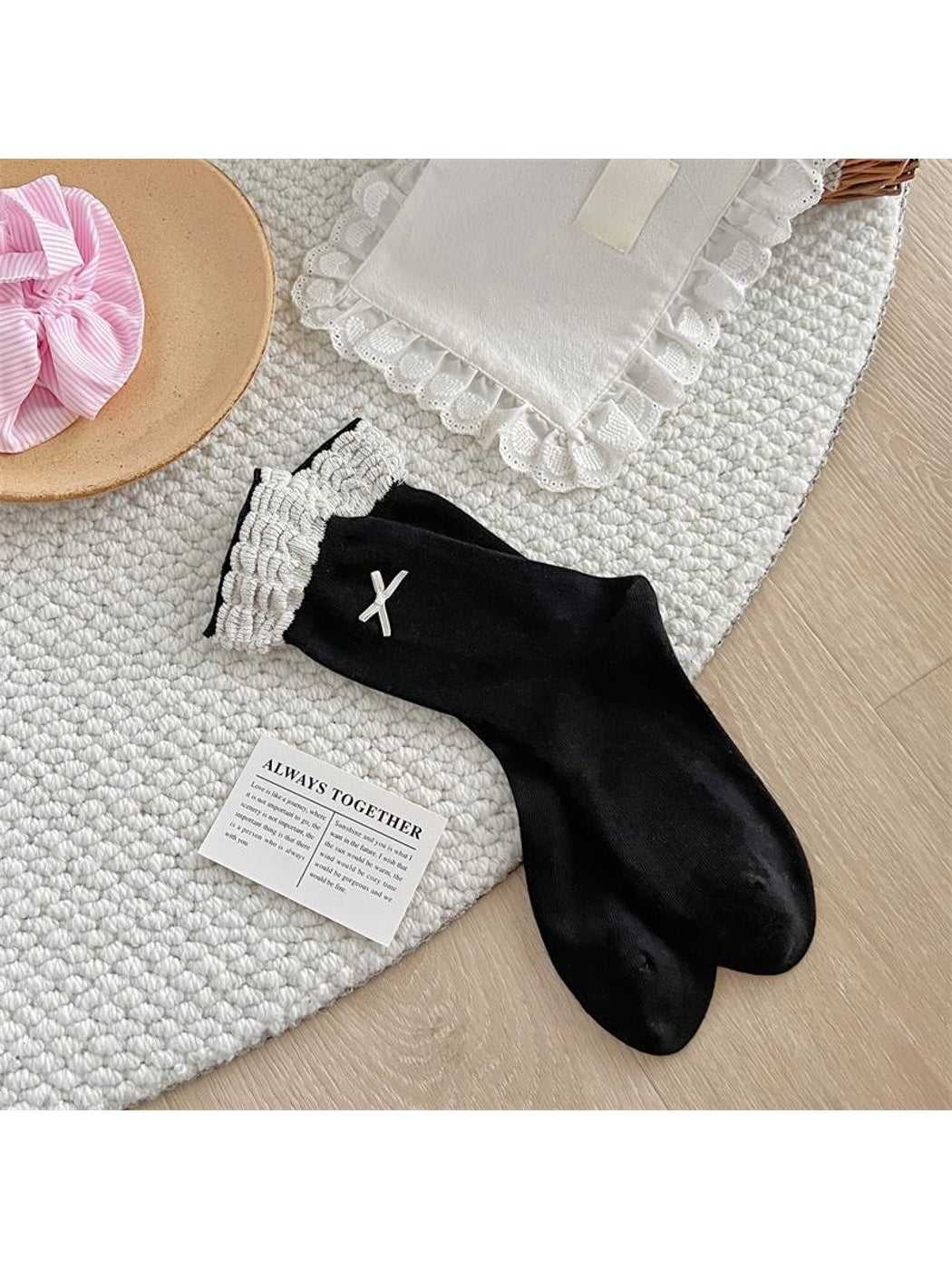 Rufia - Retro Bow Ruffle Cuff Crew Socks
