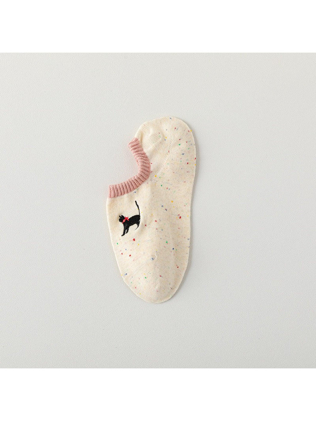 Rufia no show socks with embroidered dots arranged side by side