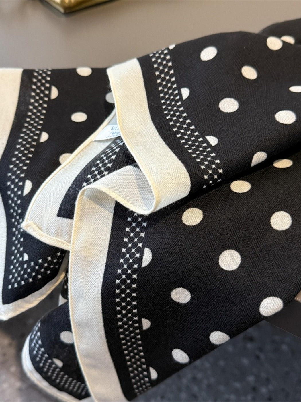 Scarvii - Square Scarf with Polka Dots – Classic & Stylish