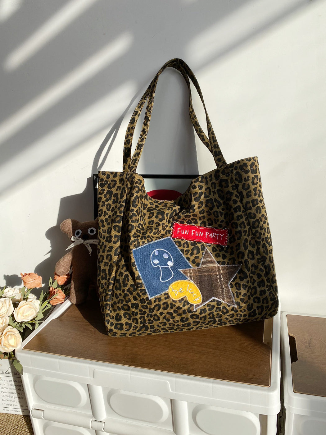 Side view of Cosbai leopard carry bag showing black strap and detail