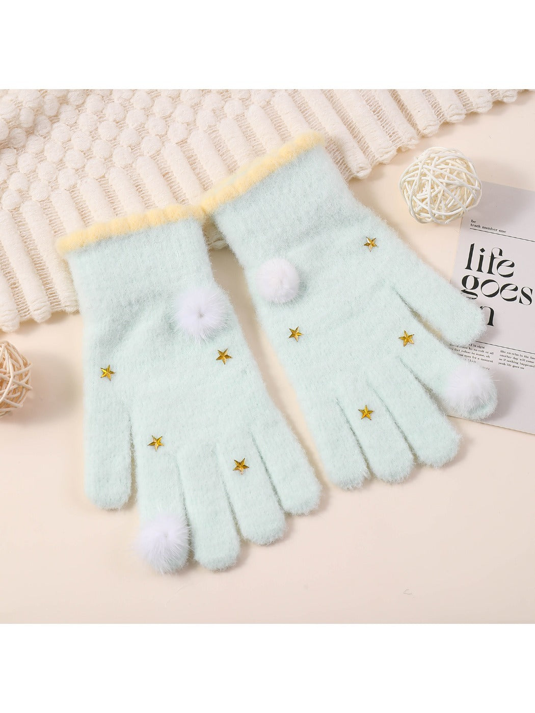 Gloving – Plush Star Accent Winter Gloves