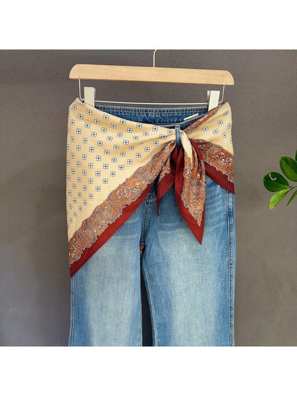 Scarvii - Vintage Contrast Trim Floral Triangle Bandana
