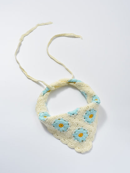 Scarvii crochet daisy smile hairband featuring white petals and yellow center