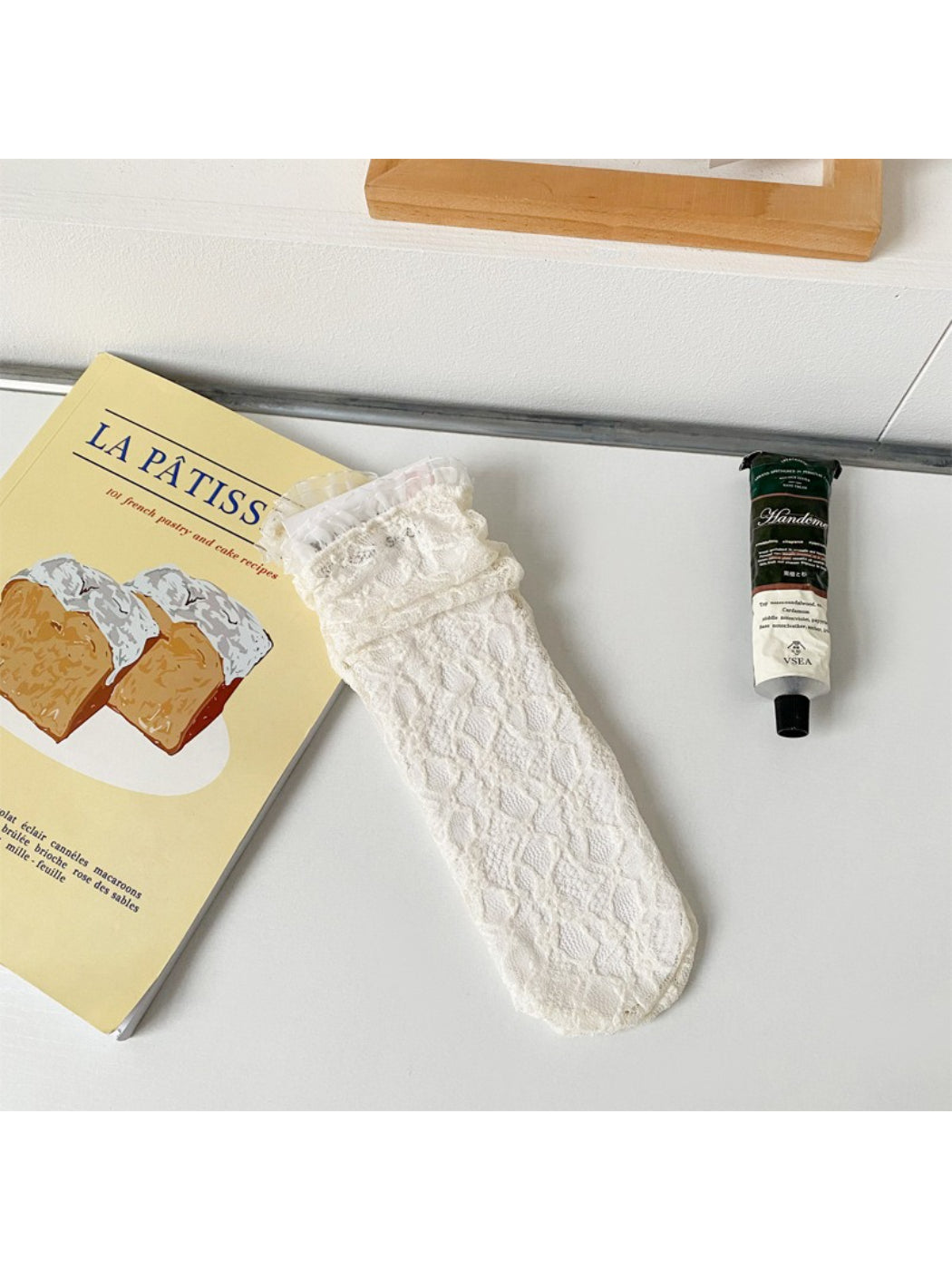 Rufia - Scalloped Floral Lace Sheer Socks