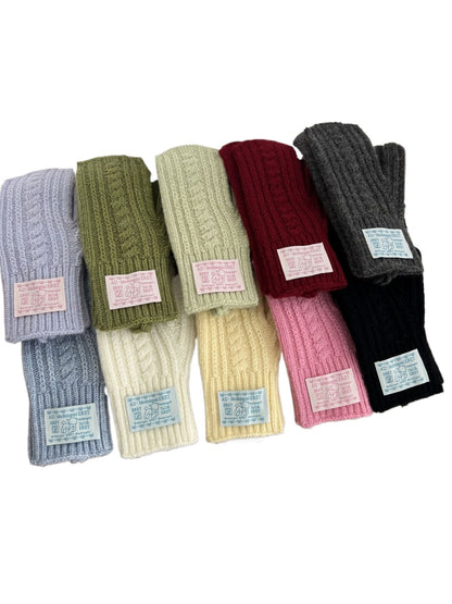 Gloving - Full-Cover Knitted Gloves With Lanyard