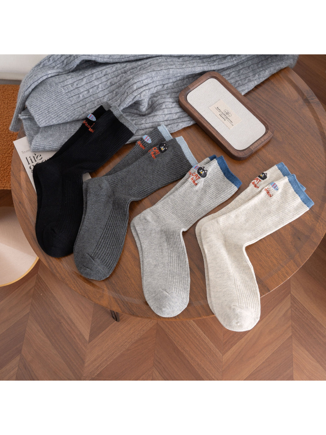 Rufia – Color-Block Cat & Fish Embroidery Socks