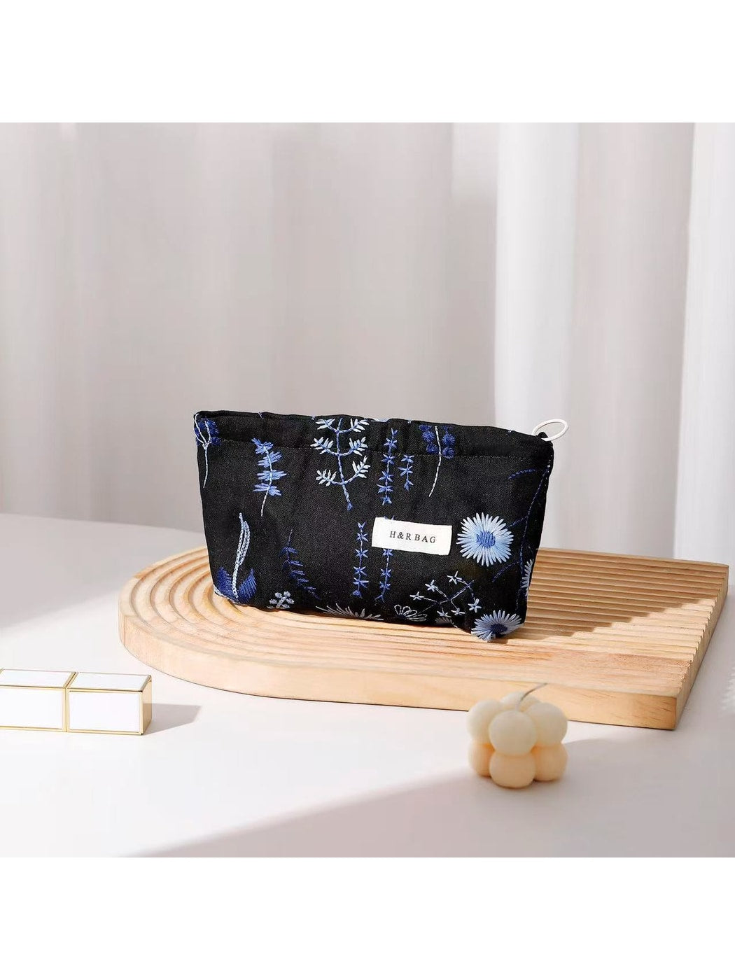 Cosbai - Floral Handheld Makeup and Storage Bag